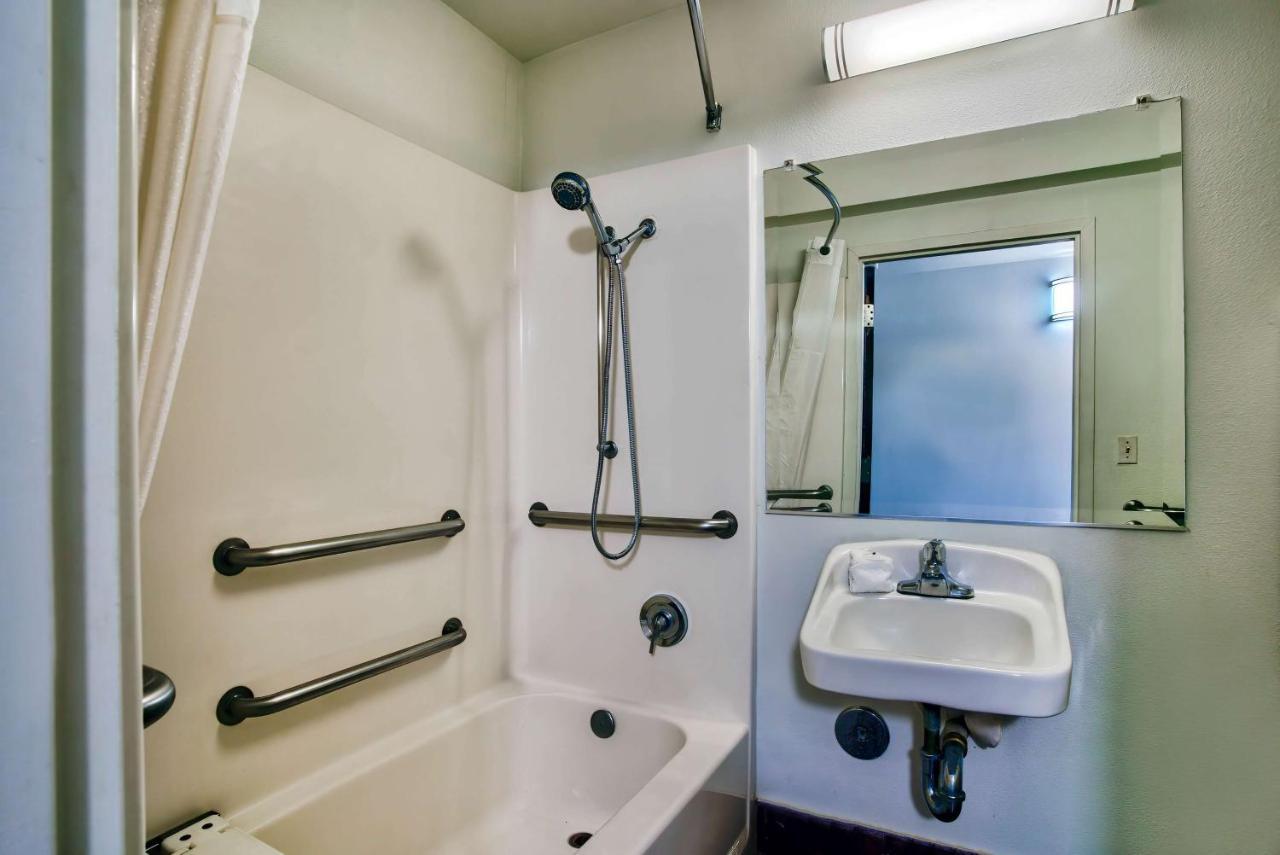 Motel 6-Hesperia, Ca - West Main Street I-15 エクステリア 写真