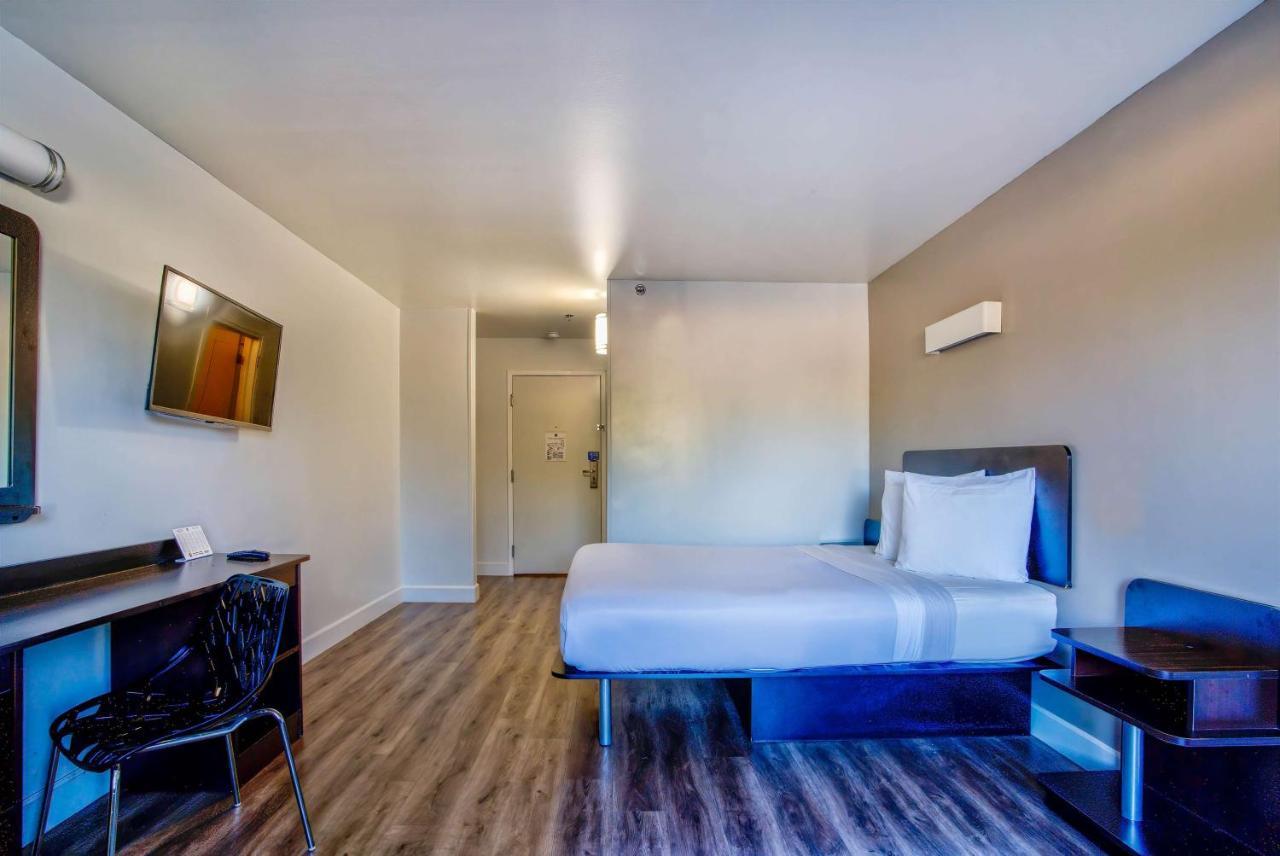 Motel 6-Hesperia, Ca - West Main Street I-15 エクステリア 写真
