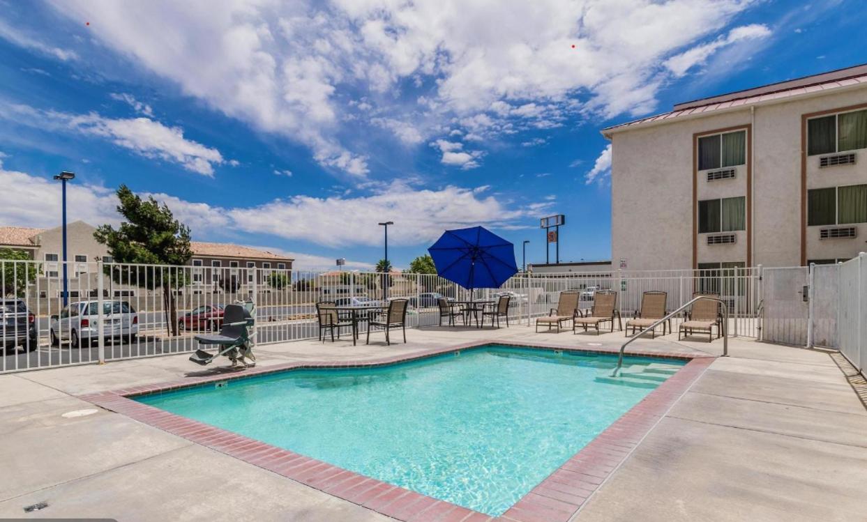 Motel 6-Hesperia, Ca - West Main Street I-15 エクステリア 写真
