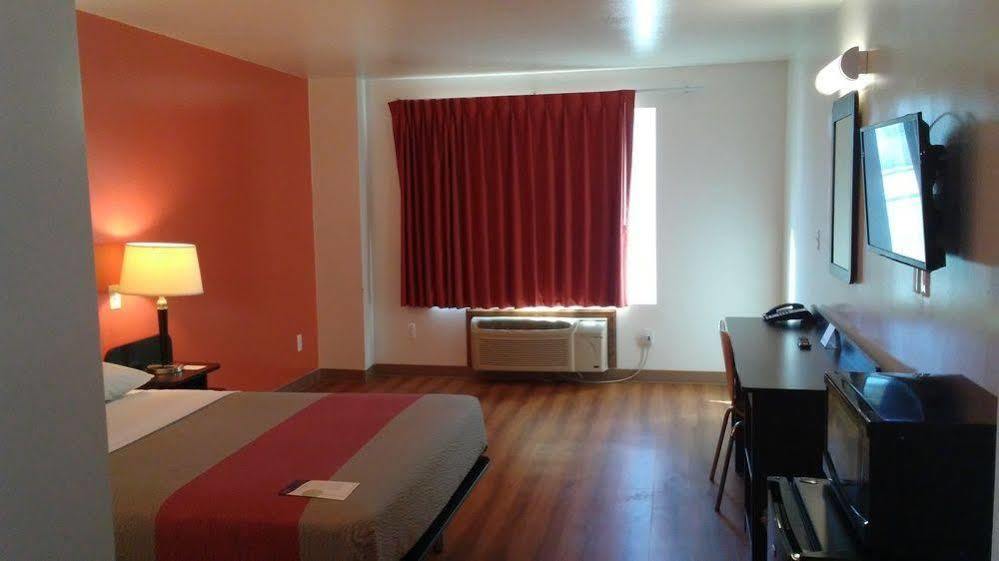 Motel 6-Hesperia, Ca - West Main Street I-15 エクステリア 写真