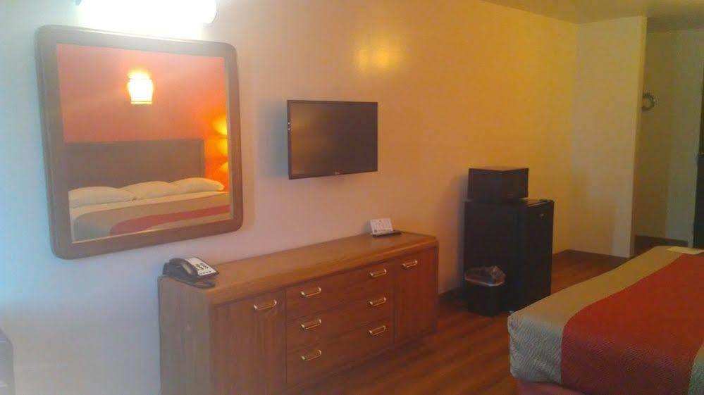 Motel 6-Hesperia, Ca - West Main Street I-15 エクステリア 写真